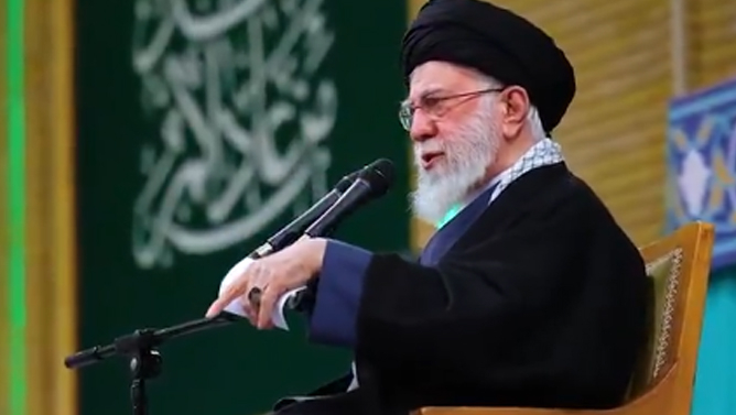 اعتراف بی‌سابقه خامنه‌ای به «چند هزار کشته»؛ تناقض آشکار با روایت عراقچی و هشدارهای ترامپ