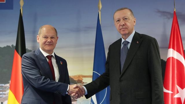 Ərdoğan kanslerlə danışıqlar apardı