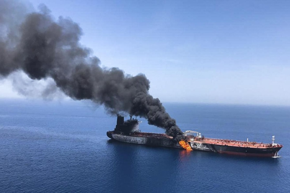 Oman sahillərindən 11 km məsafədə tankerə hücum edilib