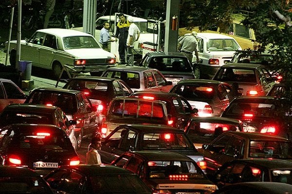 تشکیل «صف‌های طولانی» برای خرید بنزین