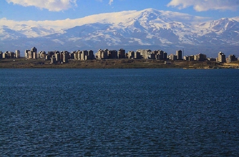 Iranian regime releases diesel fuel into Shorabil Lake
