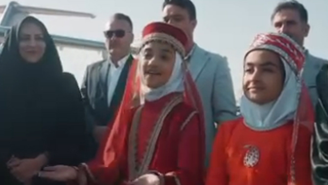 Urmuya gələn xarici diplomatlar Azərbaycan milli geyimində qarşılanıb (Video)