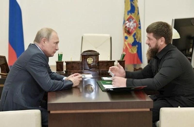 Kadırov istefa verəsi olmadı - Putinlə görüşüb