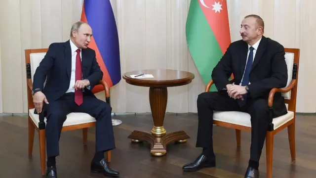 Putin: Bakı regionun vahəsinə çevrilir