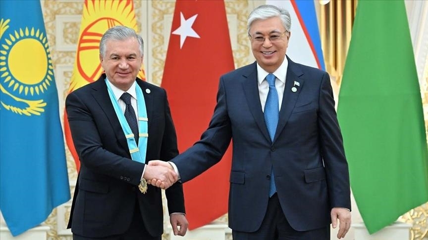 اهدای «نشان عالی جهان تُرک» به رئیس جمهور ازبکستان
