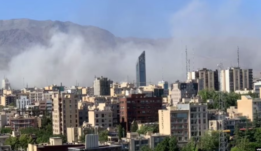 نیویورک تایمز: اسرائیل با هک و ردیابی موبایل محافظان به جلسه شورای عالی امنیت ملی ایران حمله کرد