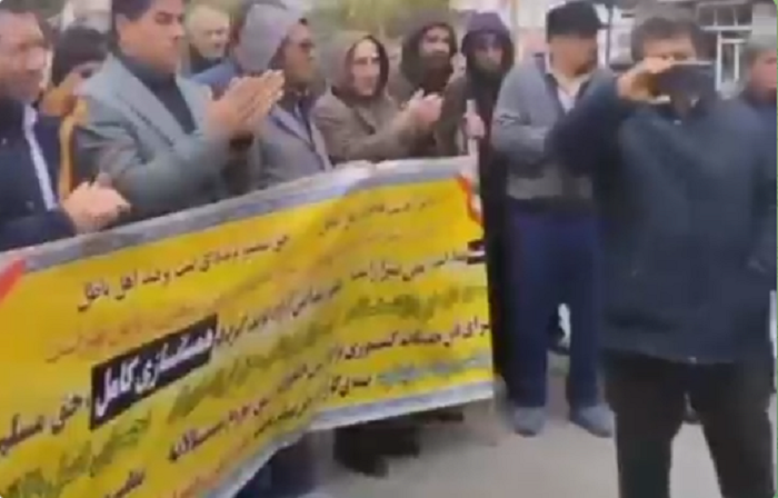 تجمع اعتراضی بازنشستگان در اردبیل؛ "همسان سازی کامل حق مسلم ماست"