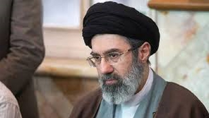 مجتبی خامنه‌ای در وضعیت زخمی و منزوی قرار دارد