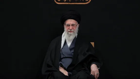 İran KİV: Əli Xamenei möhkəmdir və yerindədir.