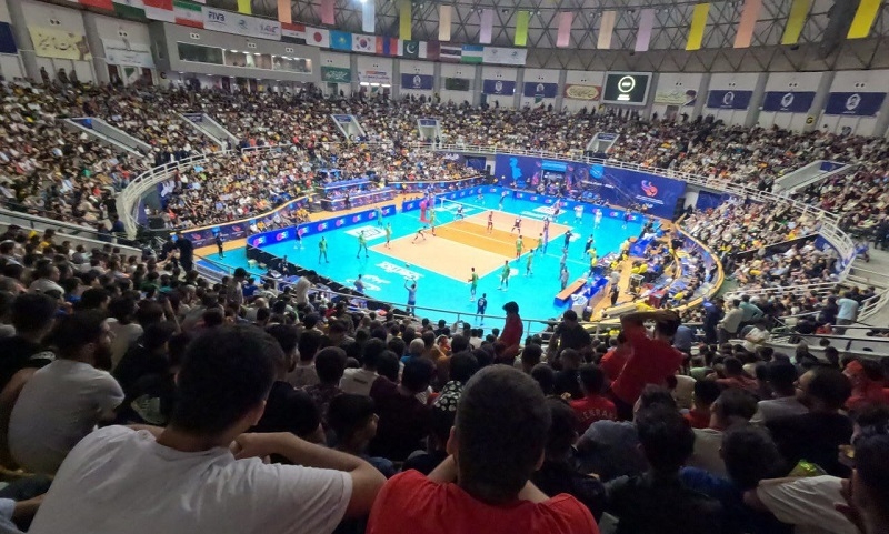 مسابقات والیبال قهرمانی مردان آسیا در ارومیه؛ تشویق تیم ژاپن به جای ایران و سرداده شدن شعارهای ملی آذربایجان