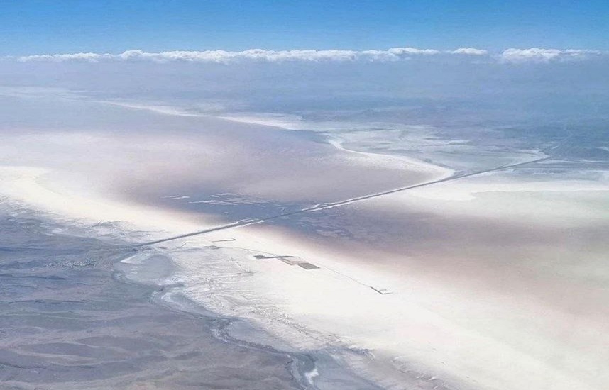 دریاچه اورمیه؛ آغاز تابستان و نگرانی از تسریع شمارش معکوس عمر نگین آبی آذربایجان