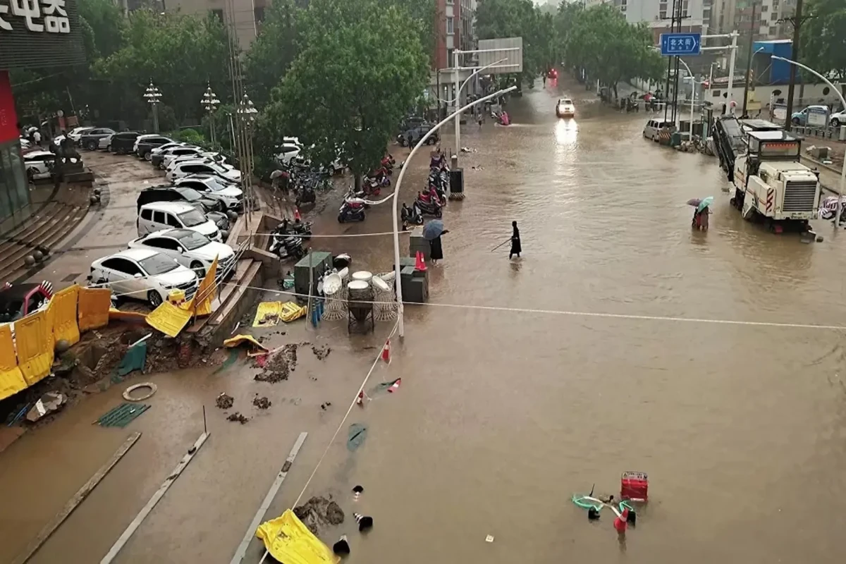 Çində baş verən fırtına nəticəsində 29 nəfər ölüb