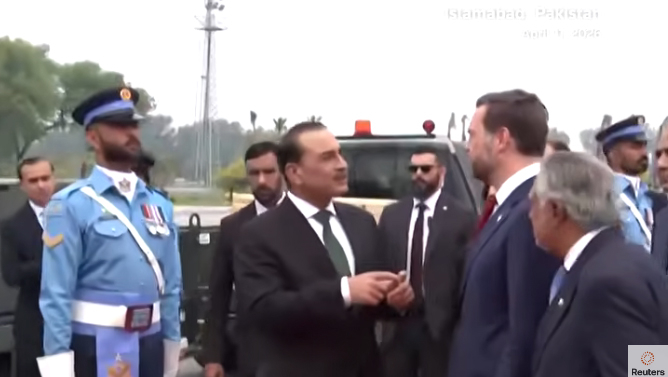 Pakistanın ABŞ və İran nümayəndələrini qarşılama görüntüləri yayıldı