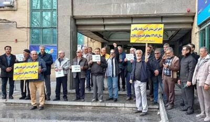 Təbrizli təqaüdçülər etiraz aksiyası keçirdiər