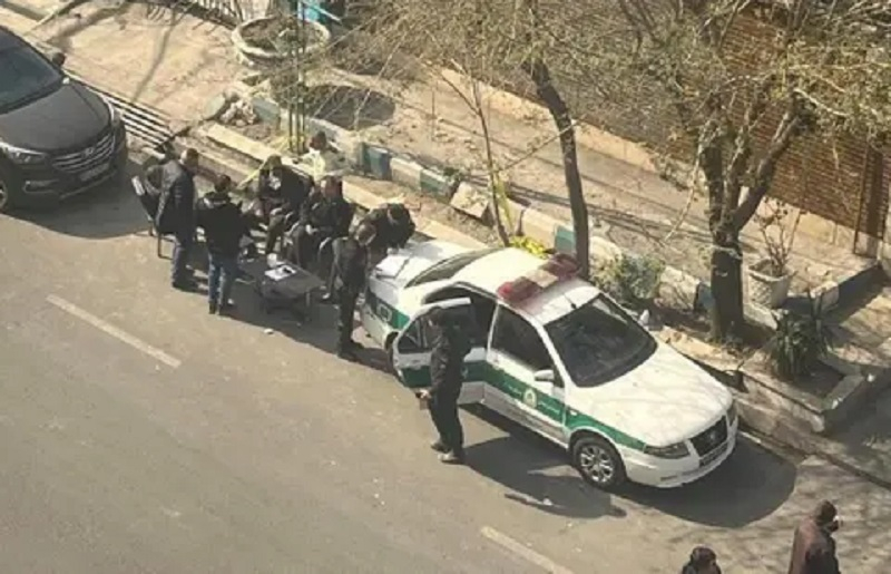Tehranda polis postlarına hücum - Ölənlər var
