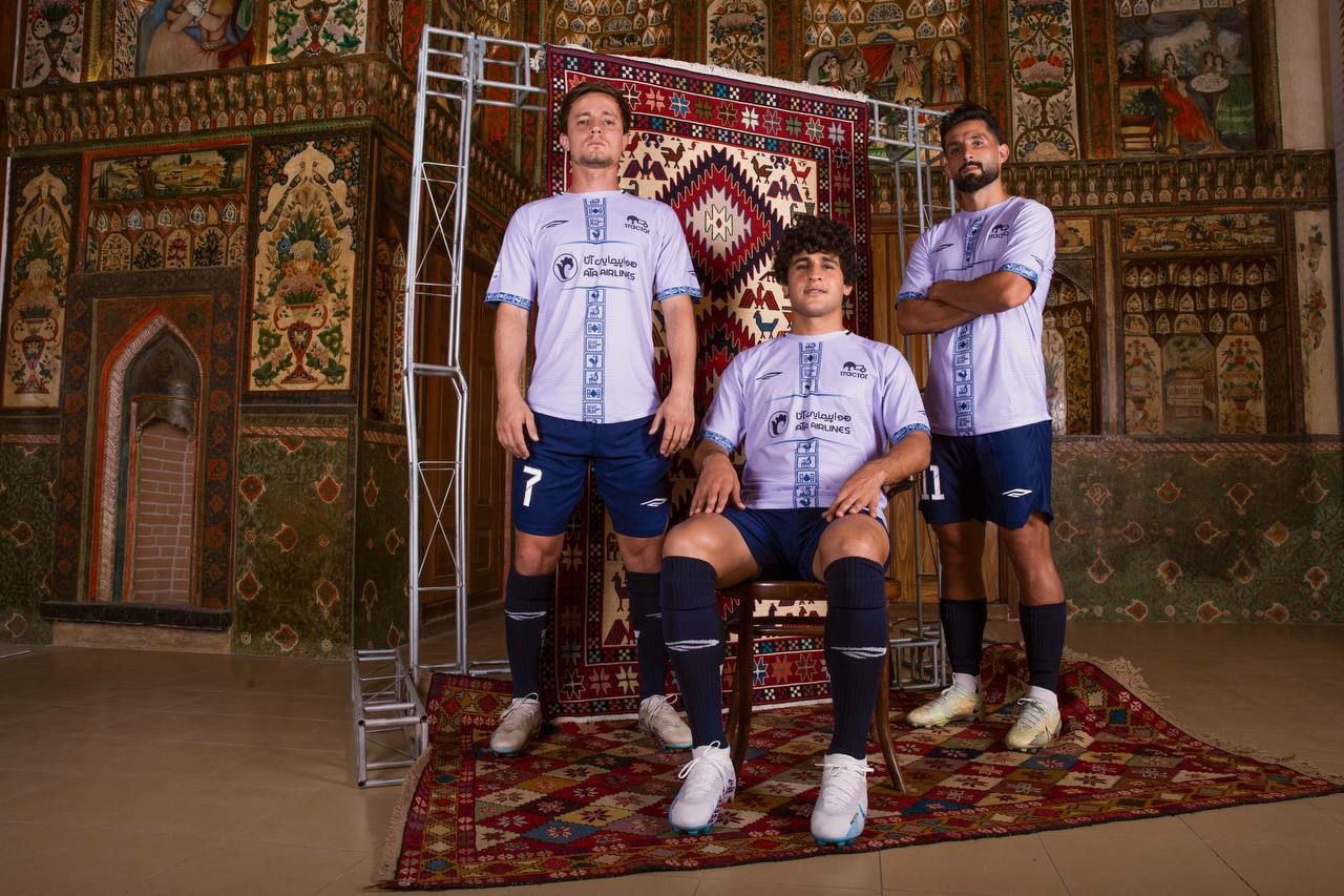 Traktor Futbol Komandasının formasına kilim naxışı həkk olunub