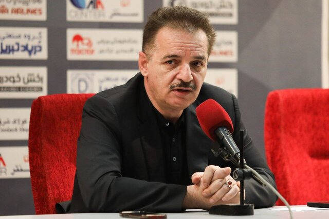 زنوزی: یا فوتبال ایران اصلاح می‌شود یا تراکتور کنار می‌کشد؛ توهین به تورک در ورزشگاهها باید خاتمه یابد