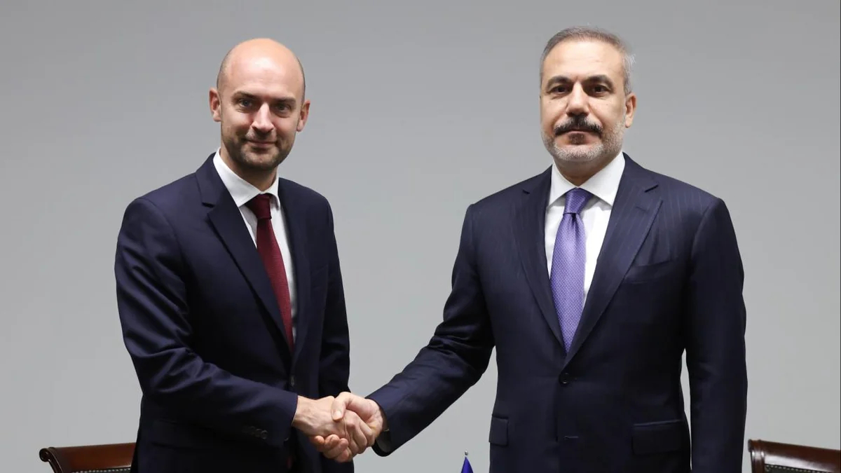 Türkiyə və Fransa XİN başçıları Hörmüz boğazı, Rusiya-Ukrayna müharibəsini müzakirə ediblər