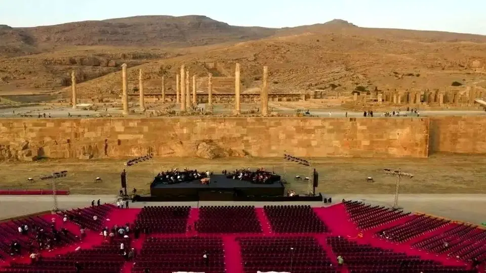 ارکستر ملی ارمنستان در تخت جمشید روی صحنه می‌رود
