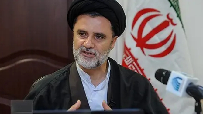 یک نماینده مجلس خواستار صدور مجوز ساخت بمب اتم از سوی مجتبی خامنه‌ای شد