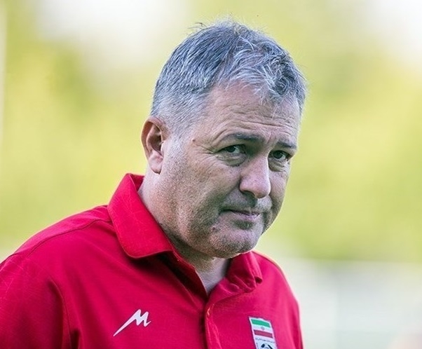 A new head coach takes charge of "Tractor" 