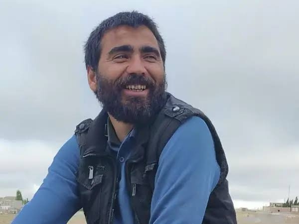 نمایشگاه‌ مجسمه هنرمند آذربایجانی با نام" آلما" در اردبیل