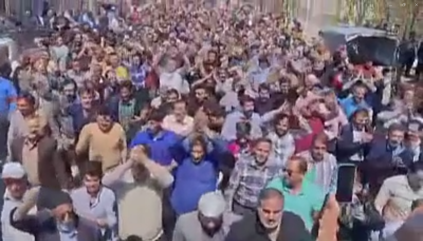 İsfahanda "Pezeşkiana ölüm" şüarları səsləndirilib