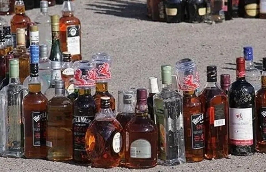 Many Iranian doctors have been poisoned by alcohol
