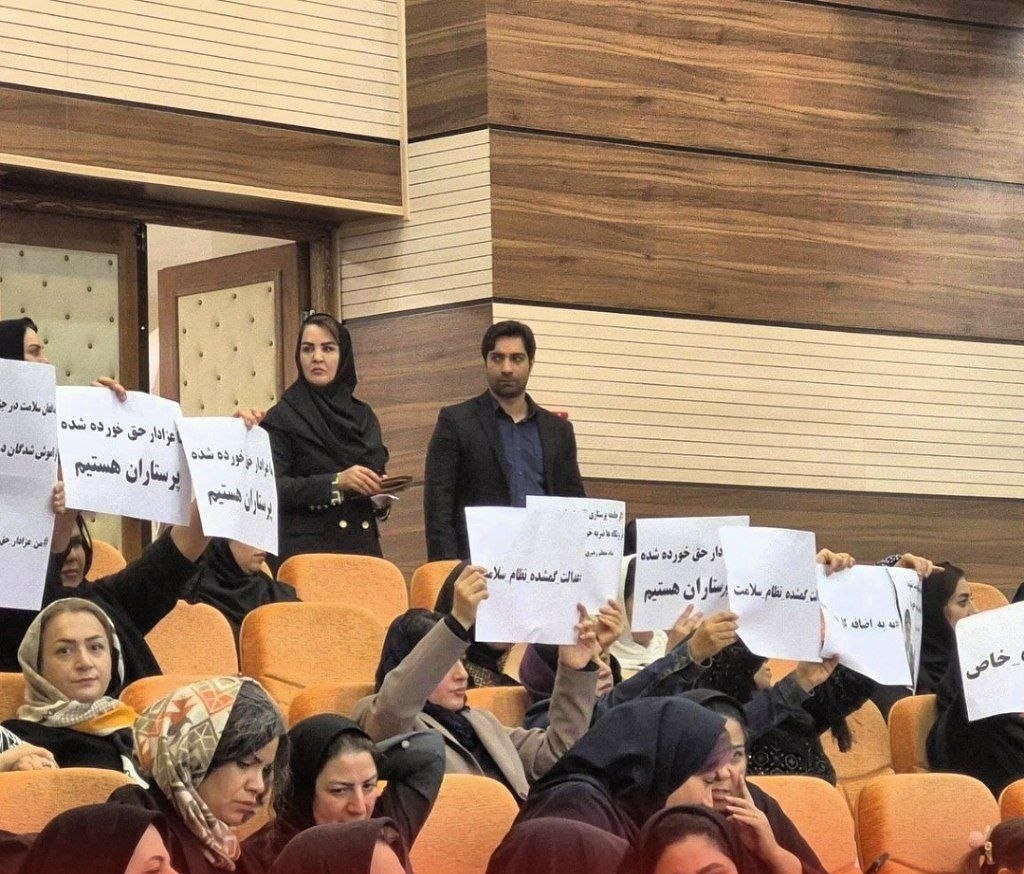 Təbrizdə tibb bacıları etiraz eyləmi keçirib