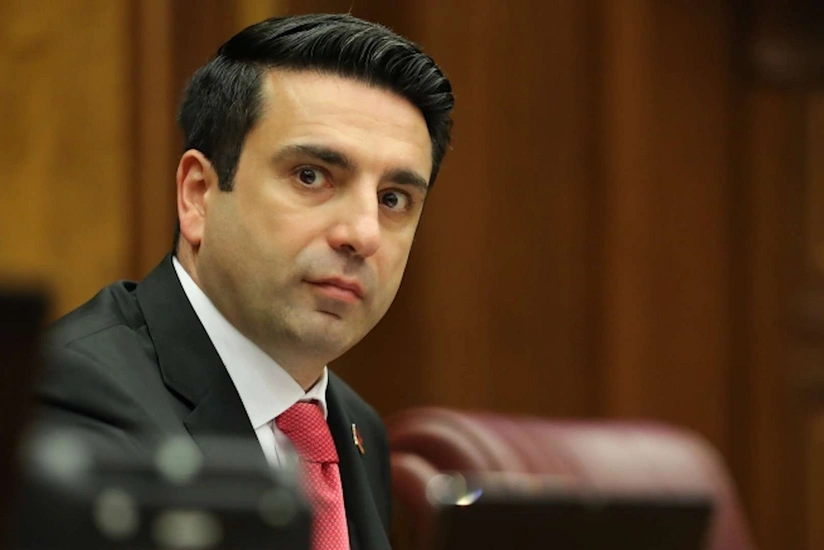 Simonyan Aİ səfirləri ilə Bakı və İrəvan arasında sülh prosesini müzakirə edib