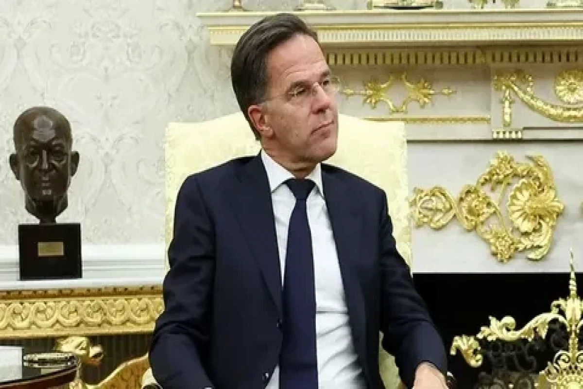 Rütte: Ukrayna üzrə sülh prosesinin ilk mərhələsi atəşkəs olmalıdır