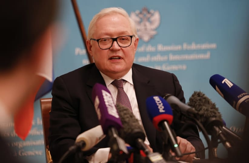 İran Rusiyanın onu Amerikadan qoruyacağınamı ümüd edir?