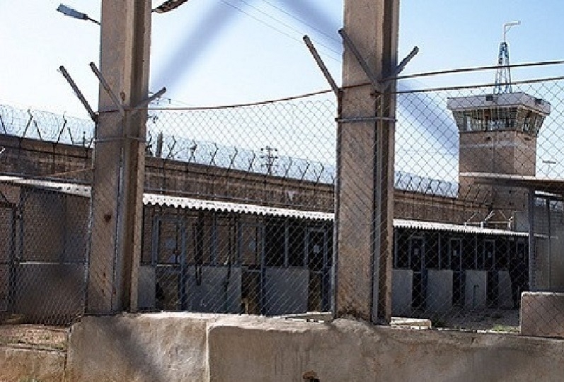 A political prisoner attempted suicide in Iran