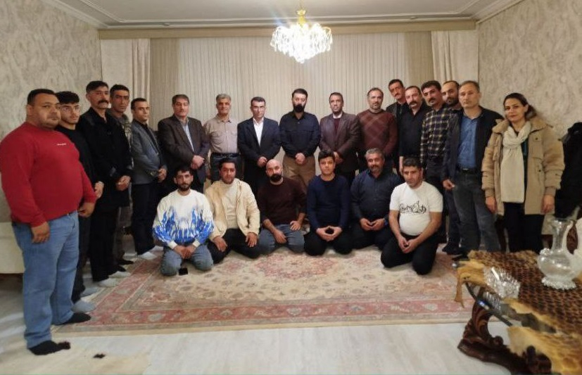 دیدار جمعی از فعالان ملی آذربایجان با کریم اسماعیل‌زاده پس از آزادی از زندان