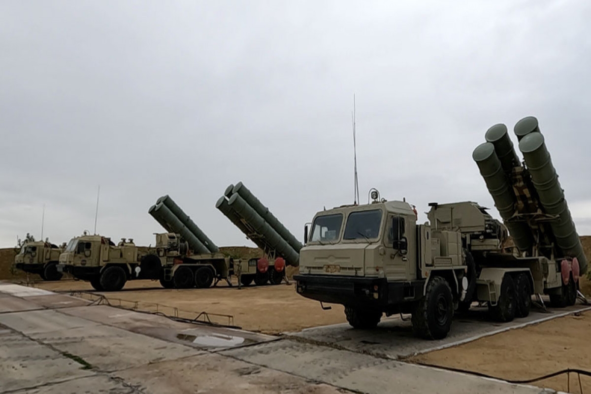 Hava hücumundan müdafiə bölmələri S-300 “Favorit” zenit-raket kompleksləri ilə təlim keçirib