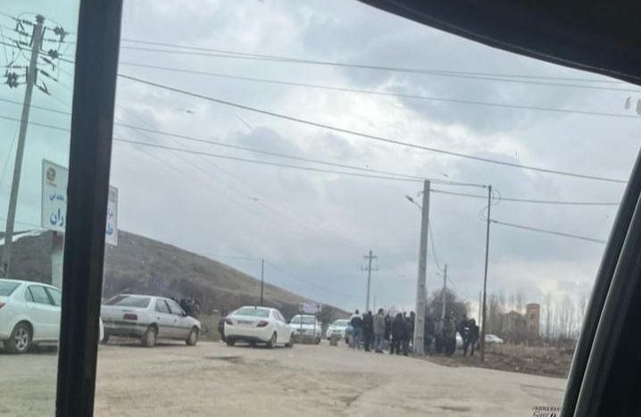 تحصن اهالی روستای زرشوران تکاب مقابل معدن طلای زرشوران