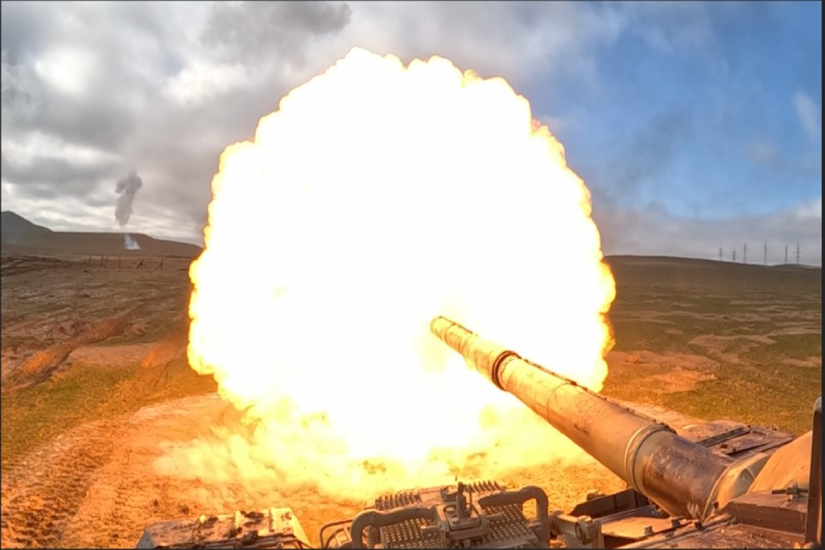 Azərbaycan Ordusunun tank bölmələri ilə döyüş atışlı təlim keçirilib