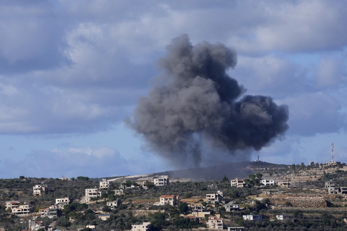 The Israeli army struck Hezbollah's facilities in Lebanon