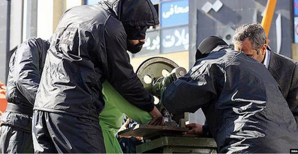 خطر اجرای حکم قطع انگشتان ۴ زندانی در زندان مرکزی اورمیه