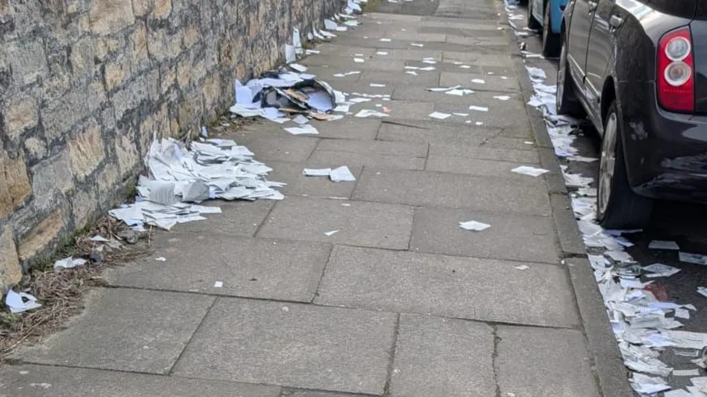 Britaniyada məxfi məlumatlar küçəyə səpələndi