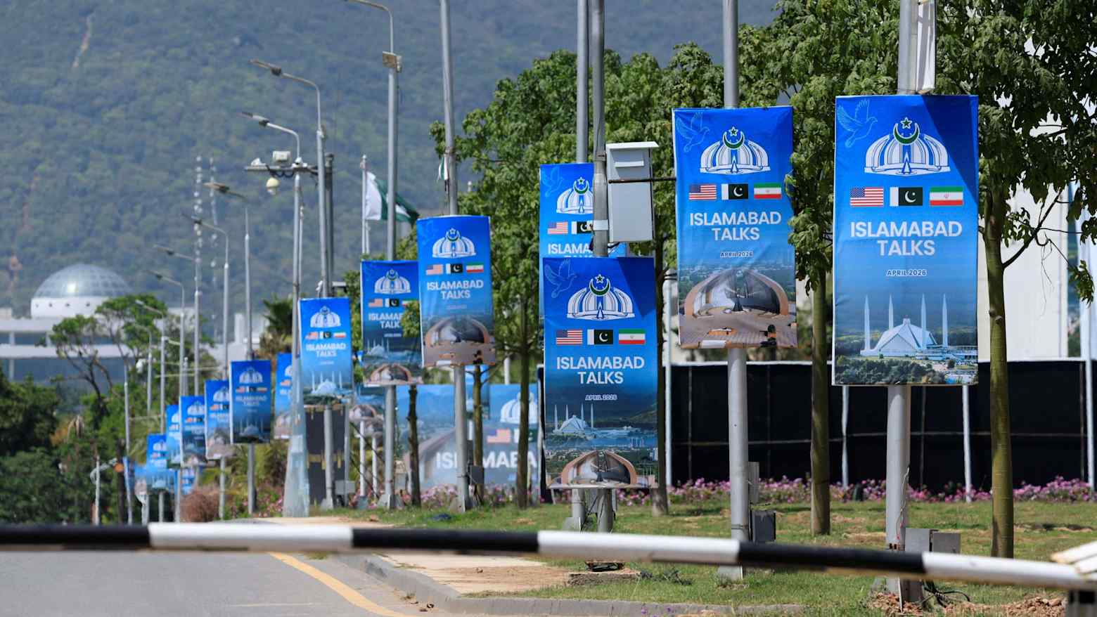 Reuters: ABŞ-İran danışıqları geciksə də halda İslamabadda təhlükəsizlik tədbirləri davam edir