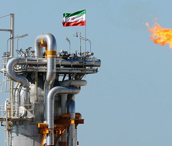 Sanksiyalardan yayınan İran neft satışını artırıb-"Bloomberg"