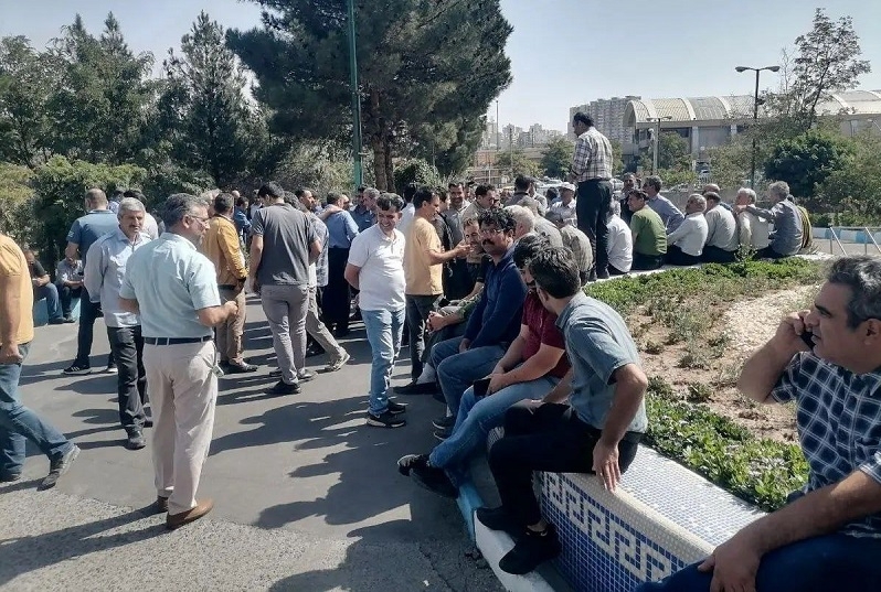 Communication workers staged a protest in Tabriz