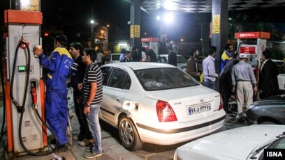 قیمت بنزین در ایران رسماً دو برابر شد؛ استقرار نیروهای سرکوب لباس شخصی در اطراف جایگاه‌های سوخت