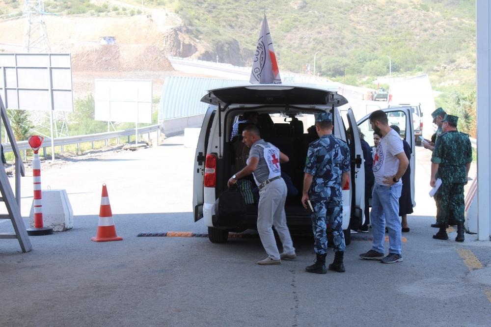 Azərbaycanlı həkimlər Laçında erməniləri müayinə edib
