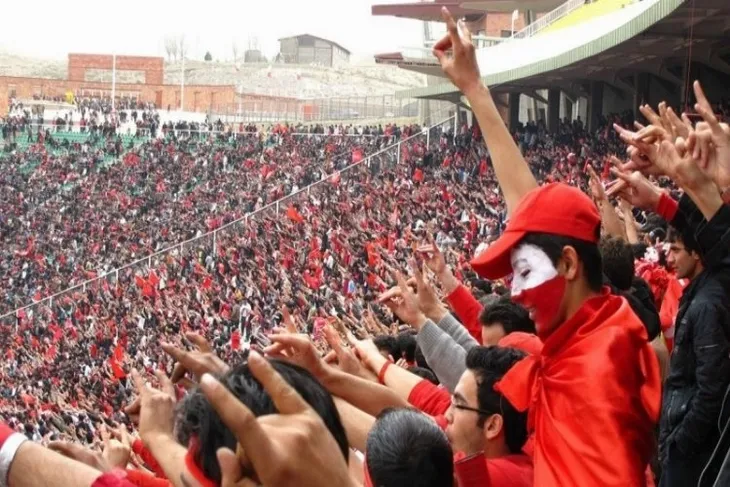 The broadcast of the Tractor football match in Urmia has been suspended.