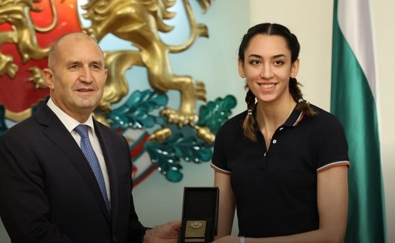 Kimia Alizadeh Received the Award of the Year in Bulgaria
