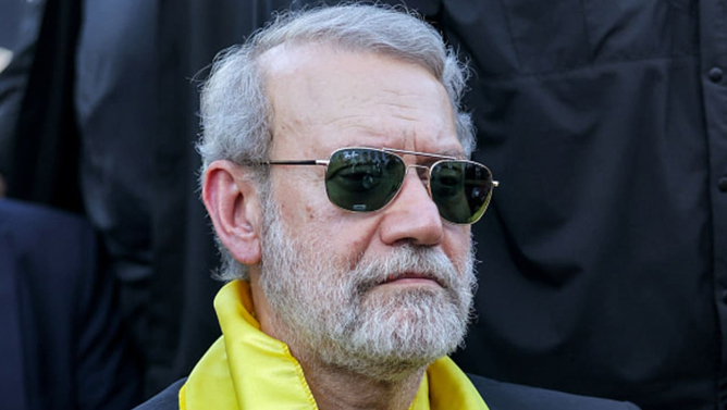 Xameneinin müşaviri Omana səfər edir