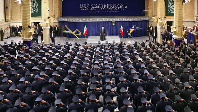 گزارش جدید: رهبر ایران با شبکه‌ای ۴۰۰۰ نفره «دولت در دولت» را اداره می‌کند