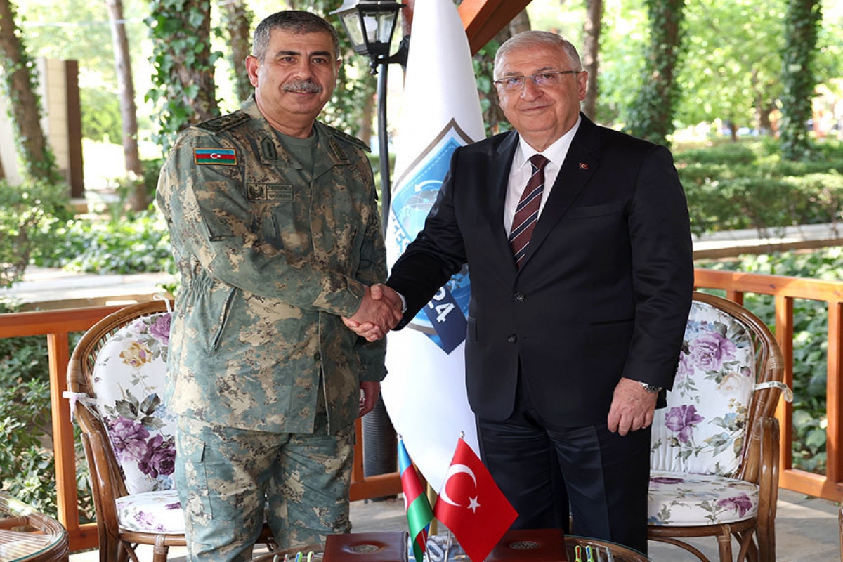 دیدار وزرای دفاع آذربایجان و ترکیه